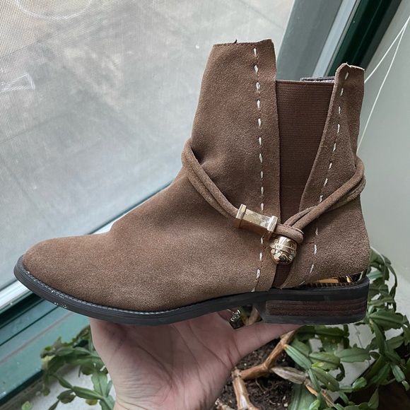Alma en Pena Tan Ankle Boots - Picture 2 of 15